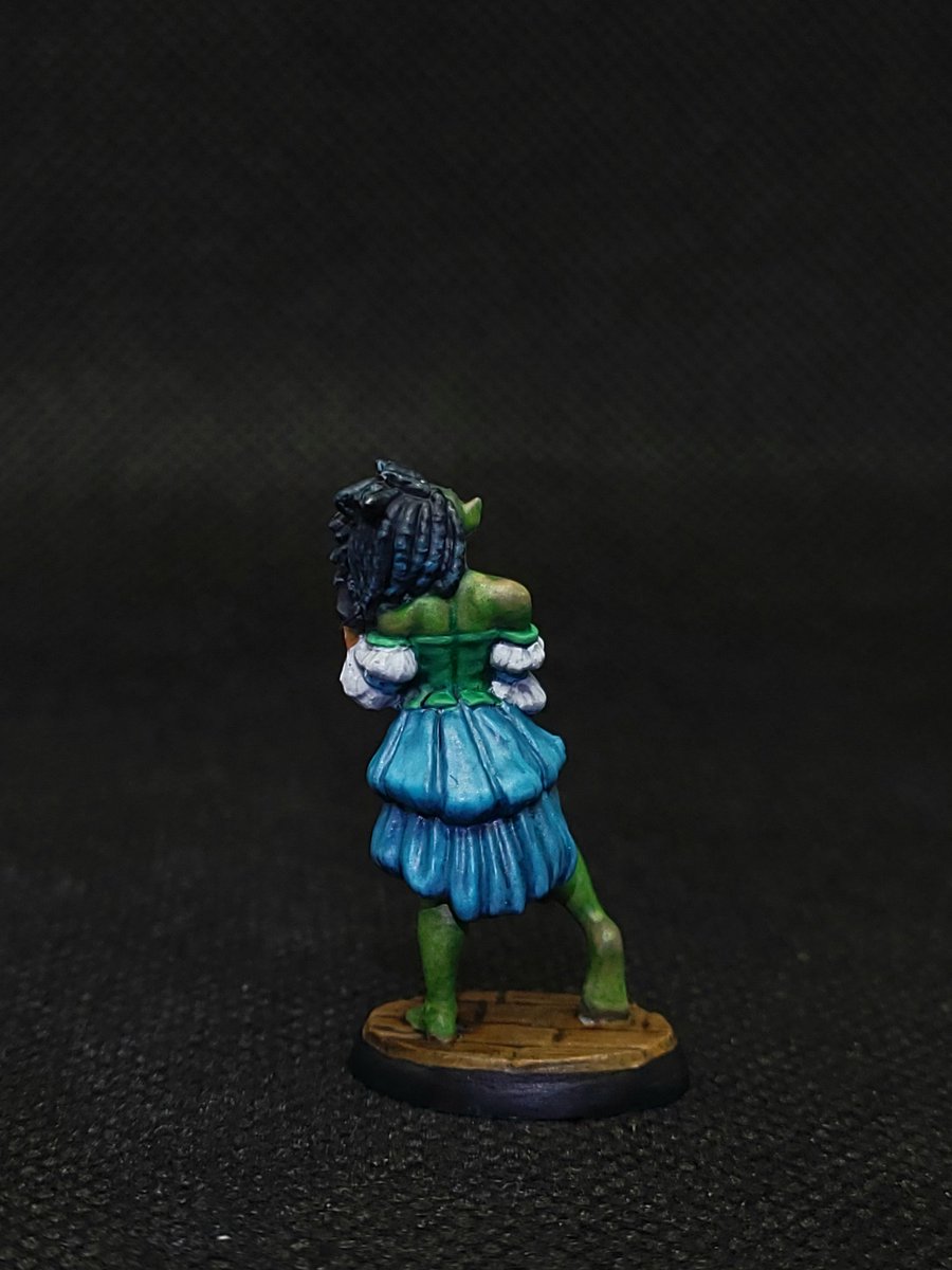 One of the 3 Briewind Doxies from #reaperminiatures tried some different painting tech, didn't go quite how I wanted  but learned some stuff for next time. #miniatures #miniaturepainting #miniaturepainter  #dnd #dndminiatures #dndhalforc #dndorc #dndminipainting #rpgminatures