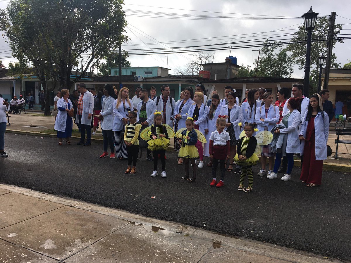 En acto popular, este lunes , el municipio de Abreus recibió a 16 jóvenes galenos, recién egresados de la Universidad de Ciencias Médicas de la provincia de Cienfuegos. Los jóvenes asumirán los servicios médicos en consultorios de la municipalidad. #Cienfuegos