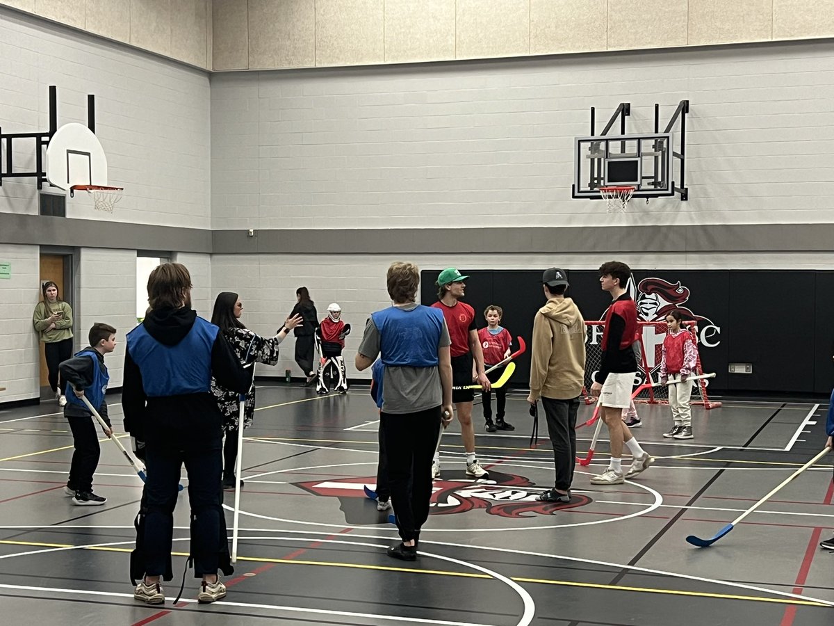 estevanbruins's tweet photo. Felix Allard, Jules Delepoulle, Gabriel Filion and Cam Hrdlicka visited the French immersion program at Sacred Heart today! https://t.co/sREpiagLq6