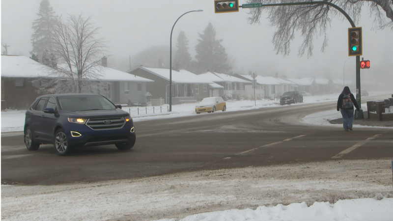 Police seeking driver of white SUV after pedestrian struck near Crescent Heights High School dlvr.it/T2LztV