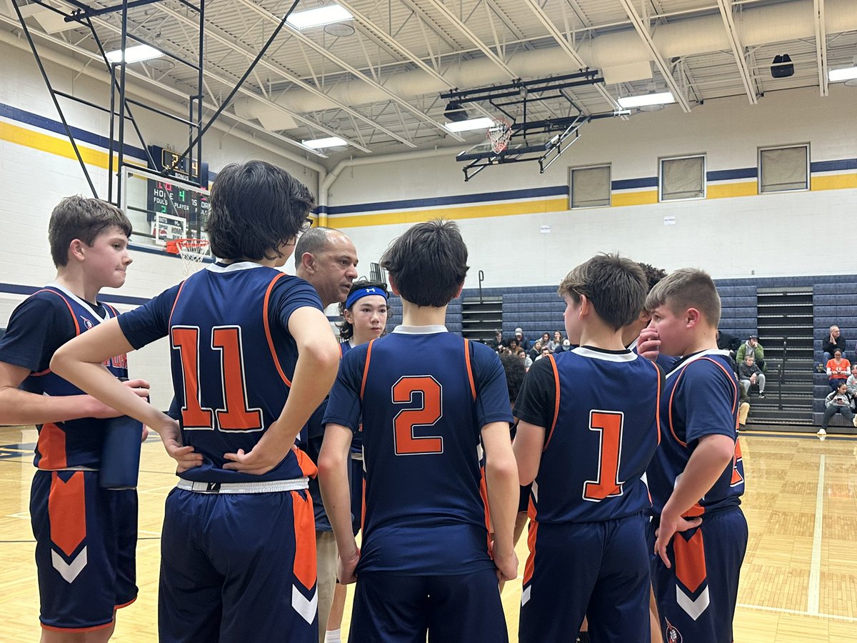 BMHSTitanBHoops's tweet photo. Coach Camargo coaching up 7th Grade Lightning to a win over OF Blue!! #FutureTitans https://t.co/2MmTxi7yPf