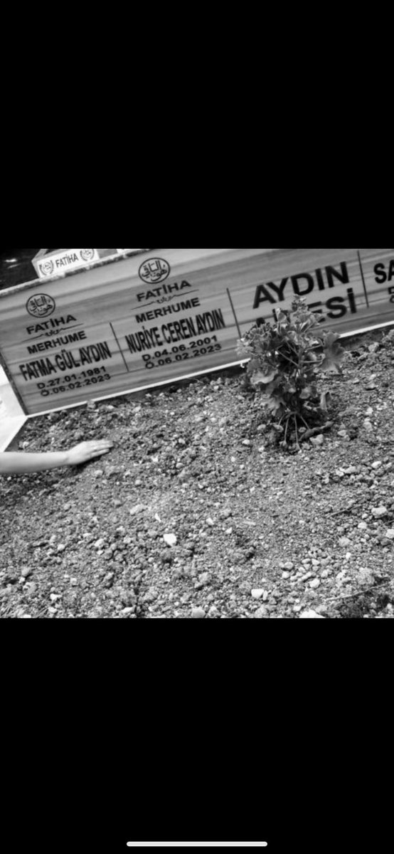 Aleynaralll's tweet photo. Yıl geçti, mevsimler geçti.
Acı hala aynı acı…

#6subat2023 https://t.co/RAvK3rfjCm