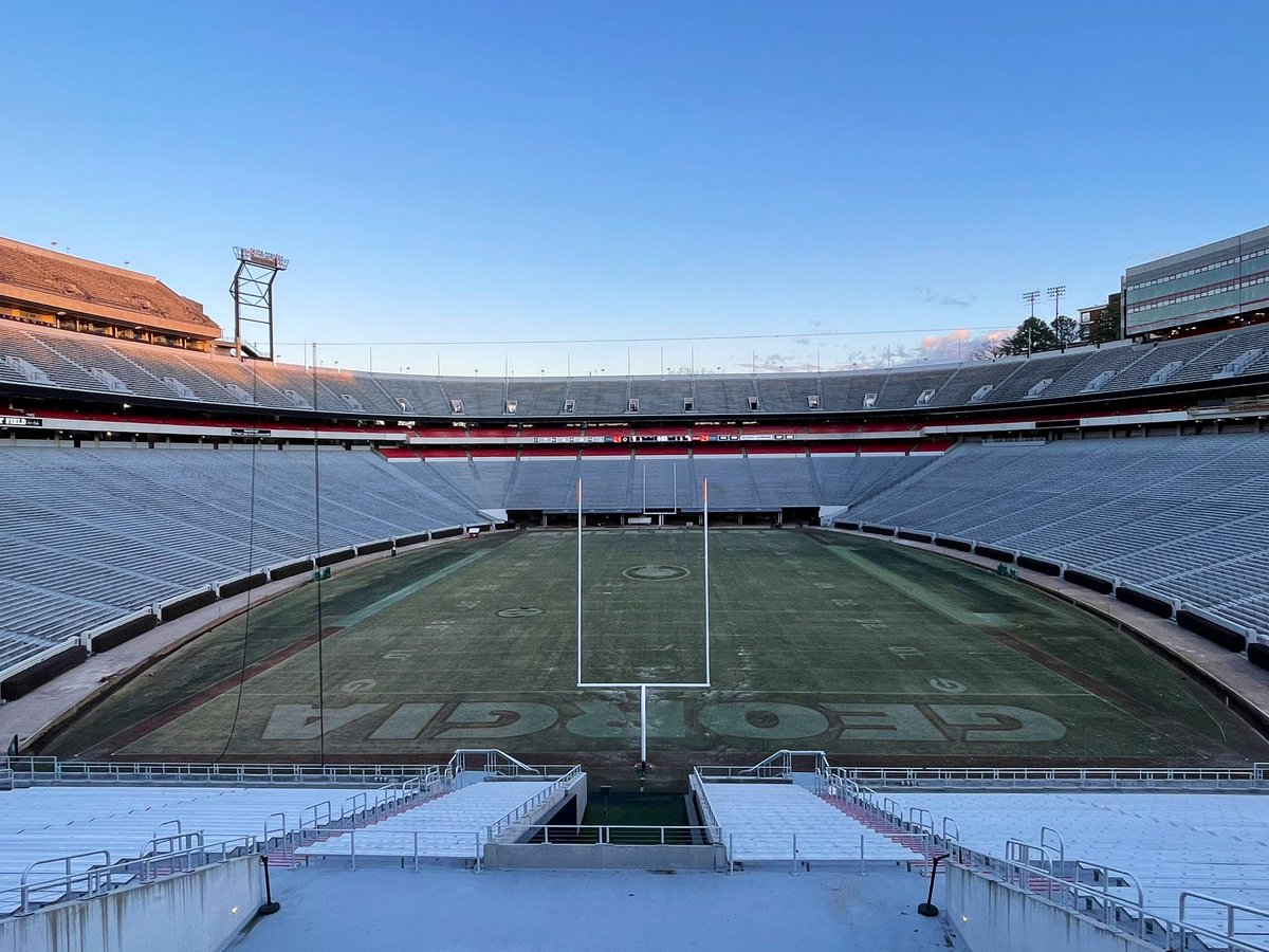 LoganMBooker's tweet photo. MISSING: The Hedges
🧐🧐🧐 https://t.co/L5E26f2u2i