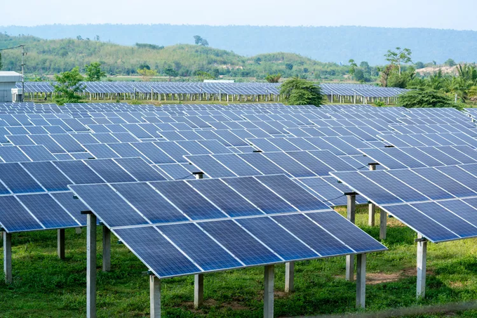 debbie03700's tweet photo. @JaggerMickOZ Do Solar Panels Contribute to Climate Change? According to Nathan Myhrvold, the former Chief Technology Officer of Microsoft "The problem with solar cells is that only about 12% turns into electricity, the rest is reradiated as heat which contributes to global warming" https://t.co/GjBteT4eUi