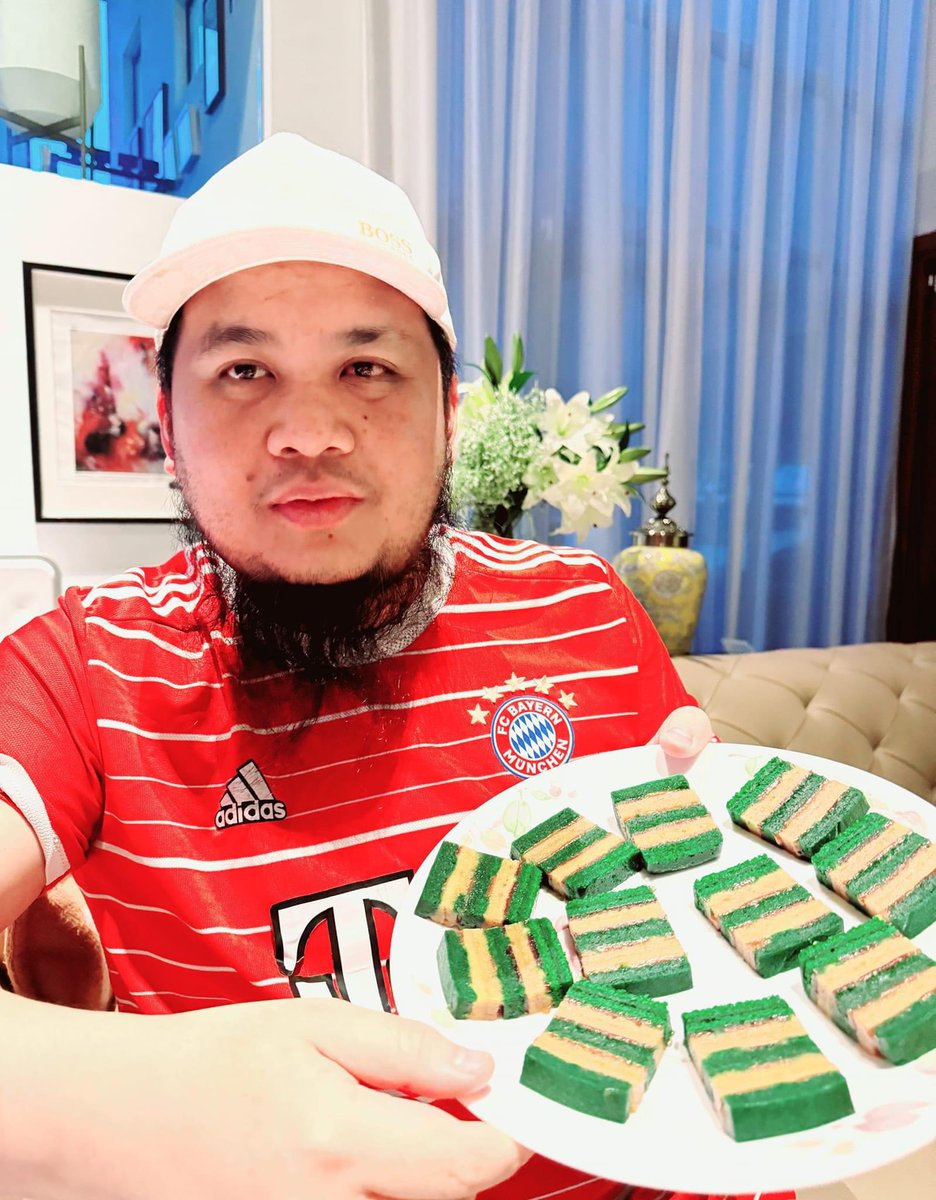 Bismillah. Kek lapis Sarawak❤❤. Sedap ya.