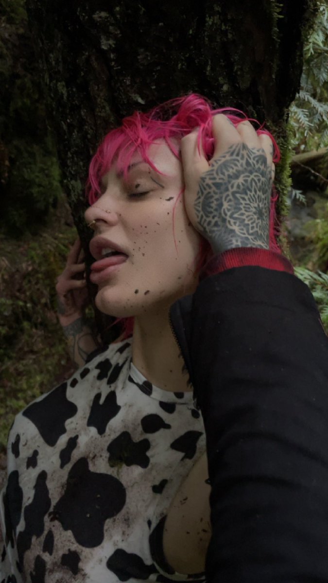 MeikaClubAlpha's tweet photo. Hello my darling’s
 I’m back from my vacation out west. Sorry for the delay in message answers, I was deep in the woods and didn’t have service.

Now that I’m back you should come get dirty with me at @ClubAlphaOttawa  downtown🖤

I’m here:
Tonight  6-11 and
Tuesday 6-11

Xoxo https://t.co/3VZVEUZMvz