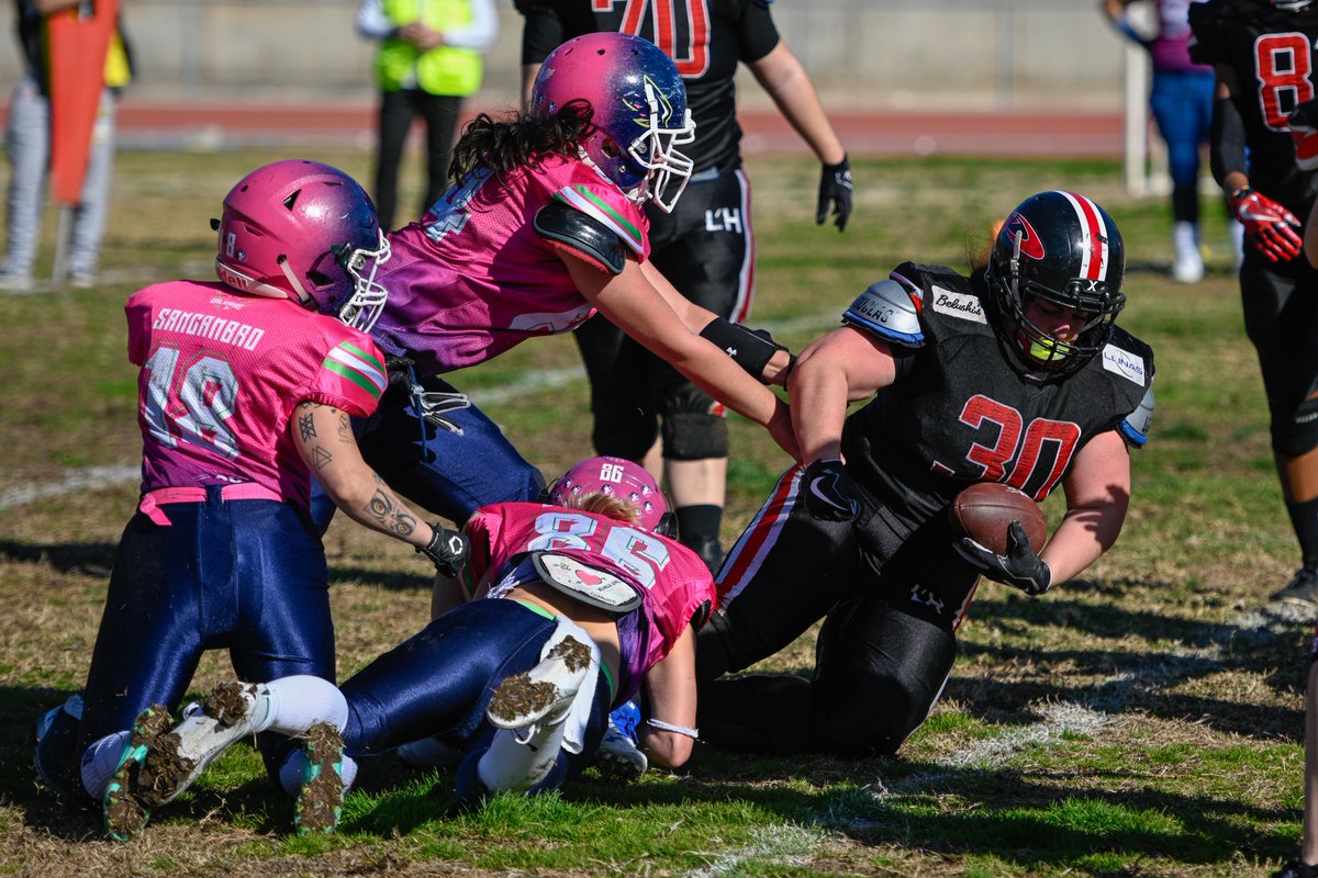 MyOwnViewBcn's tweet photo. Momentos de la segunda jornada de la Liga Española Femenina 7x7, @pioners  Fem vs Valkirias Granada
.
.
#lffa #lffa7x7 #football #americanfootball #futbolamericano #fans #footballfans #americanfootballfans #conéctatealfootball🏈 #enjoyfootball🏈 #footballfemenino https://t.co/3y2V5IdjXH