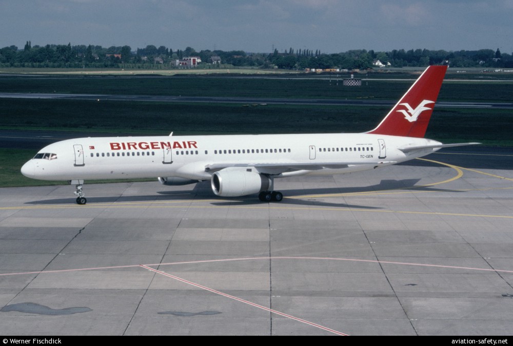 OnDisasters's tweet photo. #OTD in 1996: Birgenair Flight 301, a B-757, crashes off Puerto Plata (Dominican Republic) all 189 aboard die. Shortly after takeoff control was lost due to erroneous indications from blockage on instrumentation pitot tubes. Factors: crew actions, training, maintenance, others. https://t.co/N7dusfvcHe