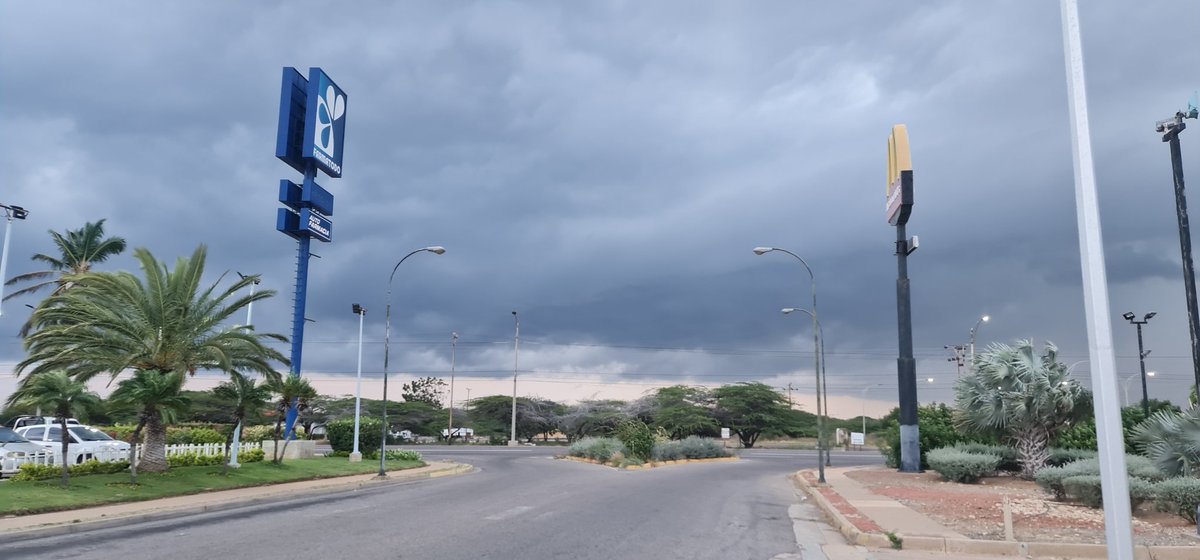 riverpl02's tweet image. Bienvenida la Lluvia a Punto Fijo, Paraguaná