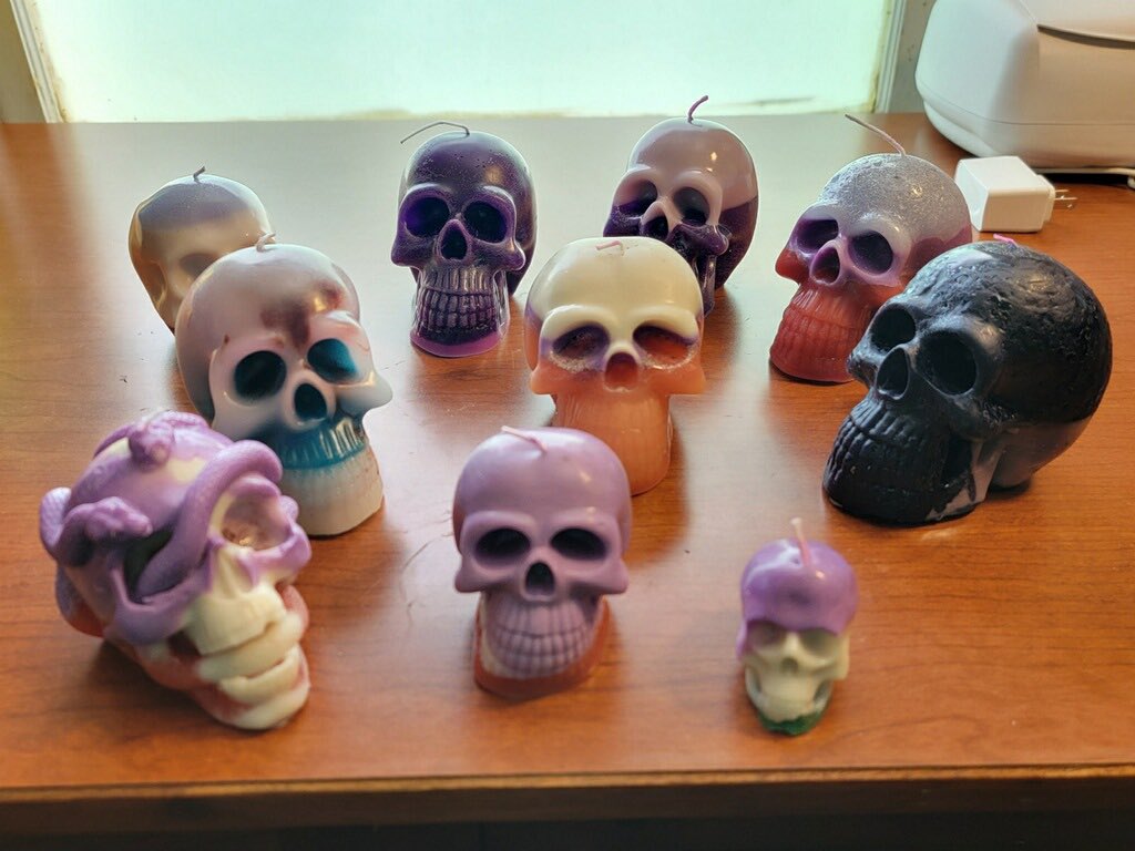 ambershearer184's tweet photo. Candles for sale!! #skullcandles #buythem #supportsmallbusiness https://t.co/LIeiPCeMuJ
