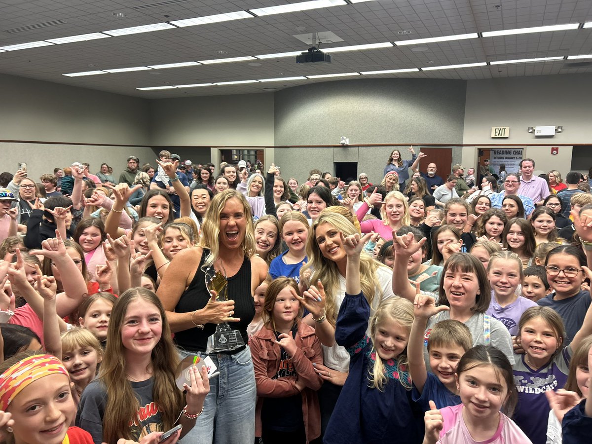 Riley_Gaines_'s tweet photo. So revitalizing to see so many kids who love their families, this country, and our Heavenly Father 🤍

This is why we fight!!! https://t.co/p33VZFhy5H