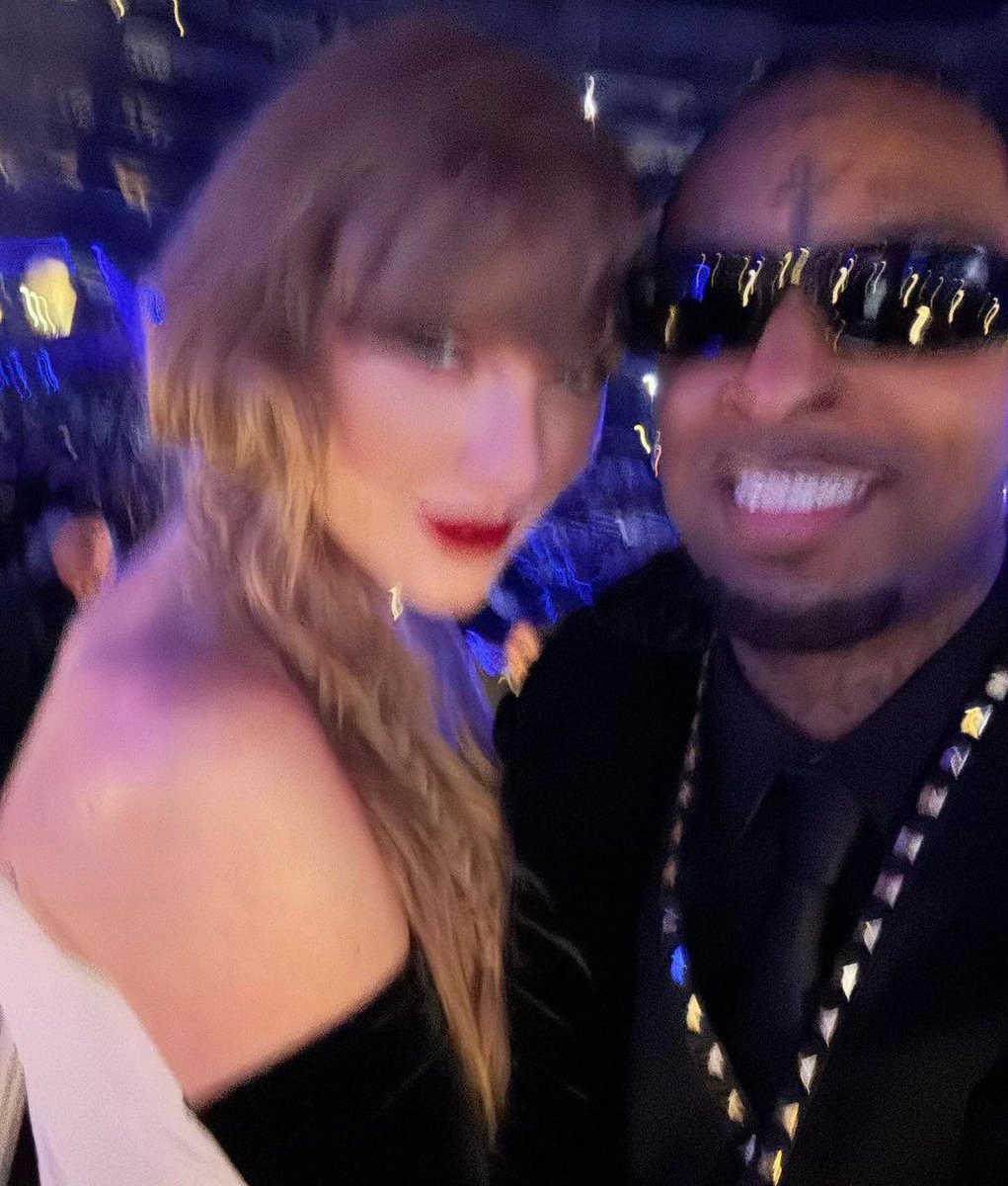 TheSwiftSociety's tweet photo. 📸| @TaylorSwift13 with 21 Savage https://t.co/zDIhbjIad5