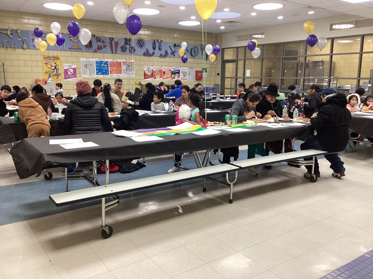 PS28Queens's tweet photo. We hosted our first Comida Caliente evening! Students and their families gathered with staff and community members to enjoy a delicious meal together. Thank you to Francos Deli, Bakery Boys, @MaspethTownHall, @CatalinaCruzNY  for your donations! @NYC_District24 https://t.co/jY3tQtF9ko