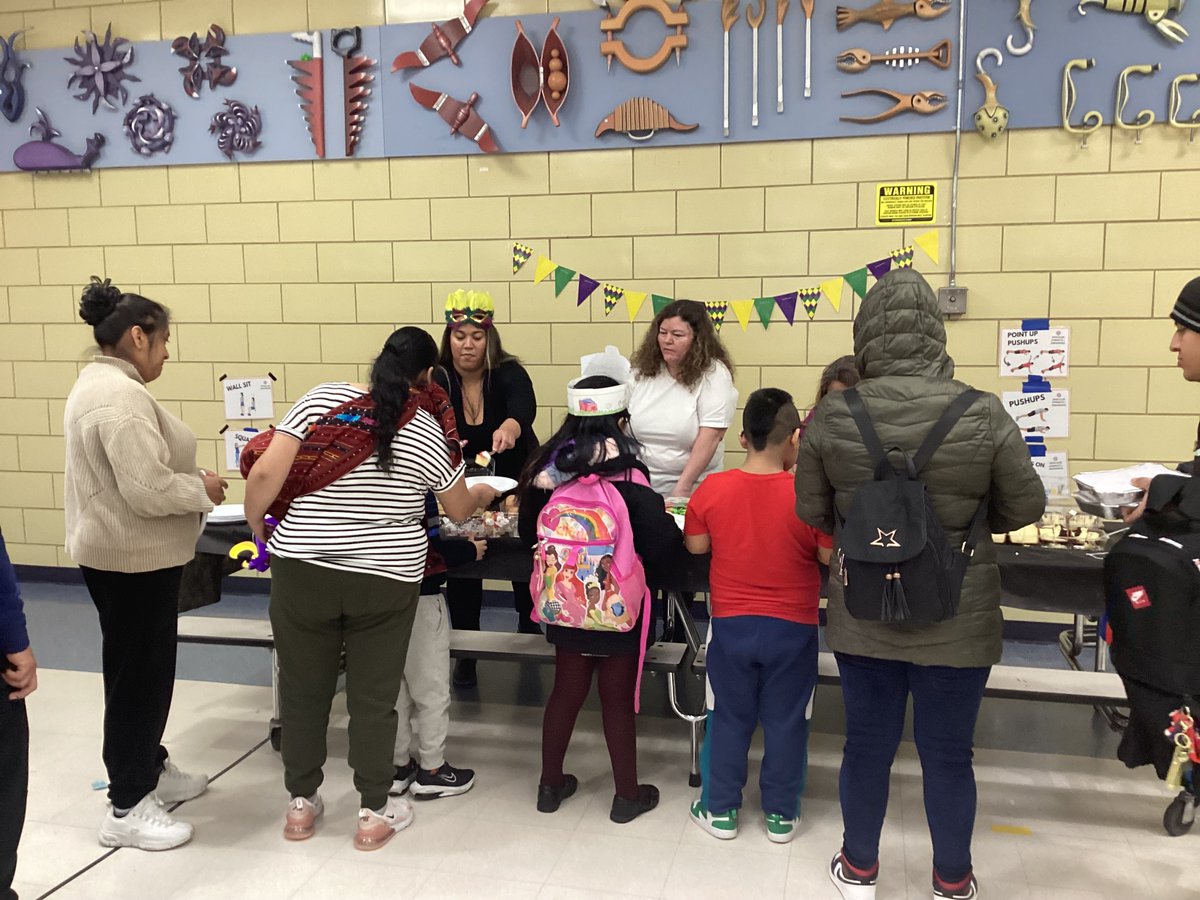 PS28Queens's tweet photo. We hosted our first Comida Caliente evening! Students and their families gathered with staff and community members to enjoy a delicious meal together. Thank you to Francos Deli, Bakery Boys, @MaspethTownHall, @CatalinaCruzNY  for your donations! @NYC_District24 https://t.co/jY3tQtF9ko