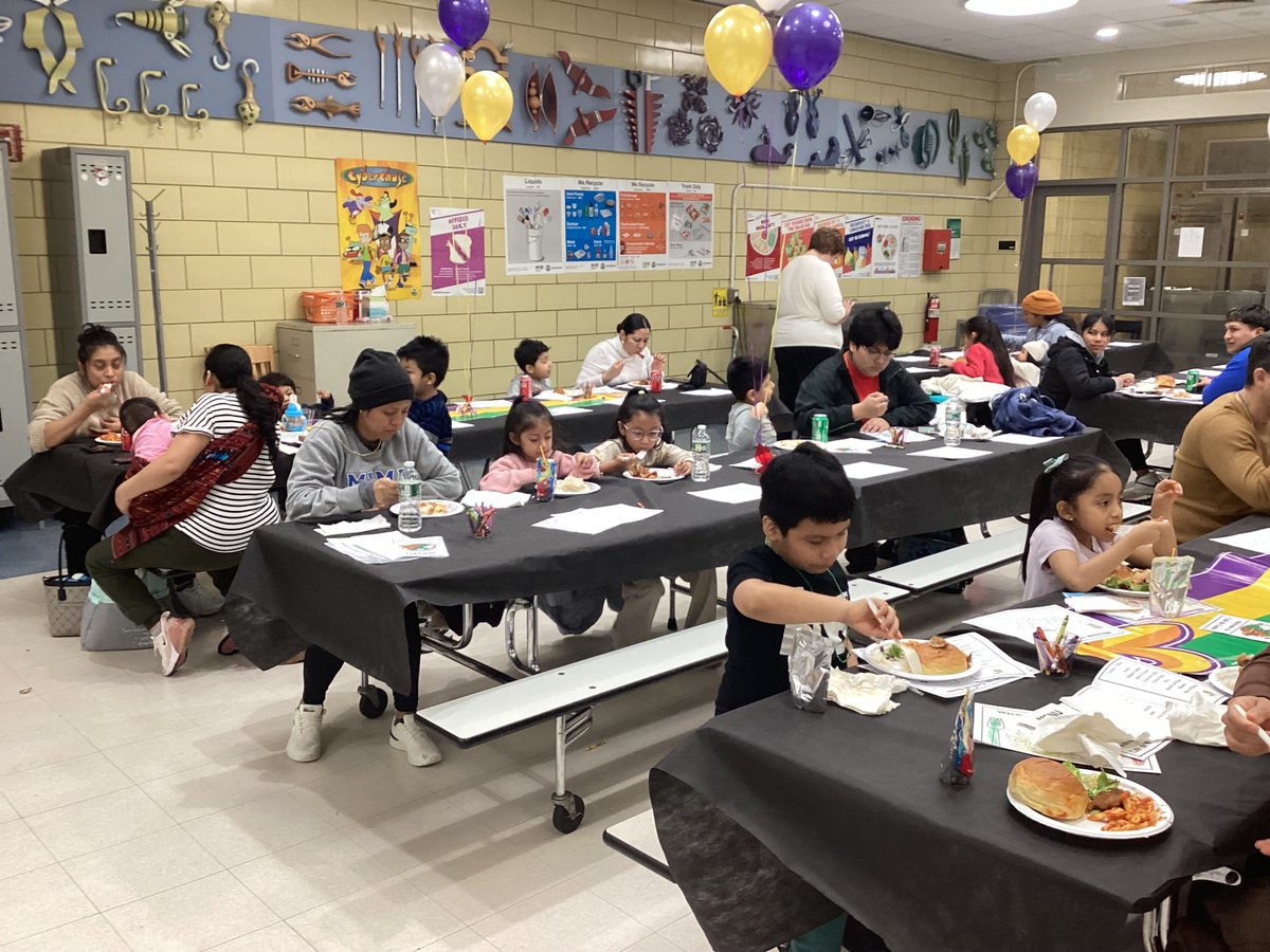 PS28Queens's tweet photo. We hosted our first Comida Caliente evening! Students and their families gathered with staff and community members to enjoy a delicious meal together. Thank you to Francos Deli, Bakery Boys, @MaspethTownHall, @CatalinaCruzNY  for your donations! @NYC_District24 https://t.co/jY3tQtF9ko