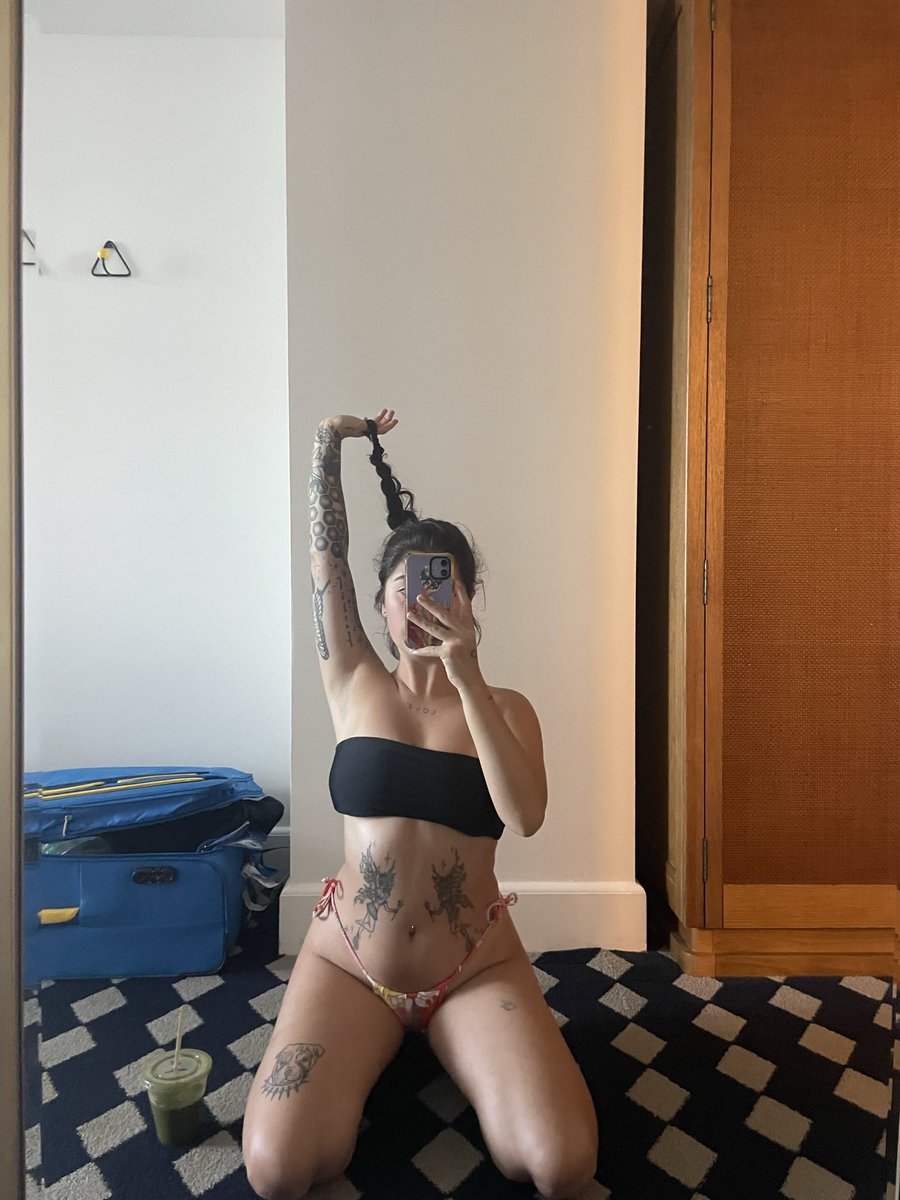 10dersoul's tweet photo. so tan so sexy https://t.co/Jk66QkT8EQ