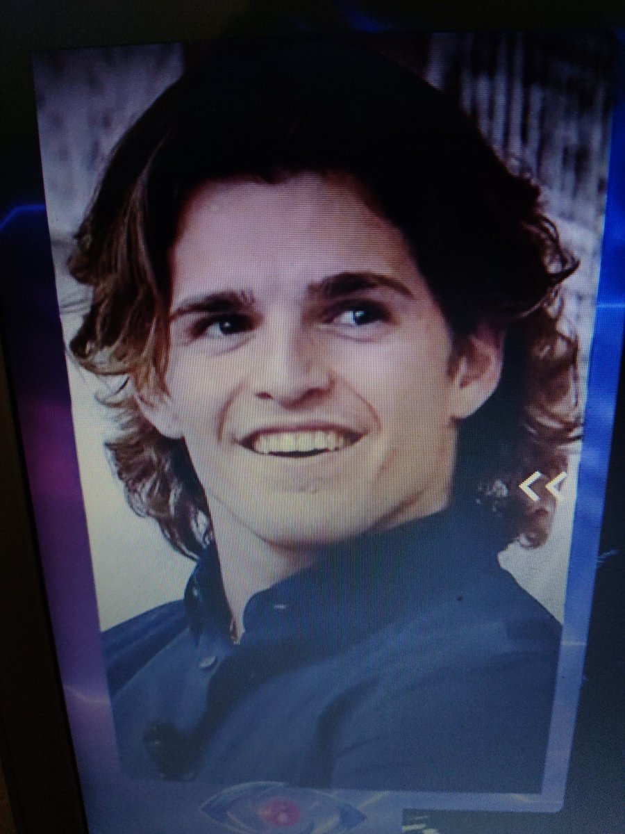 LiveGamerFamily's tweet photo. ... Ma ci credete che così tanto vestita non la riconoscevo? 
Da notare l espressione del Grande Eroe Greco Piede gonfio appena sente che è una mamma 🤣
#grandefratello #affonso #luzzers #hoperso3decimi https://t.co/I2N5jJTwHI