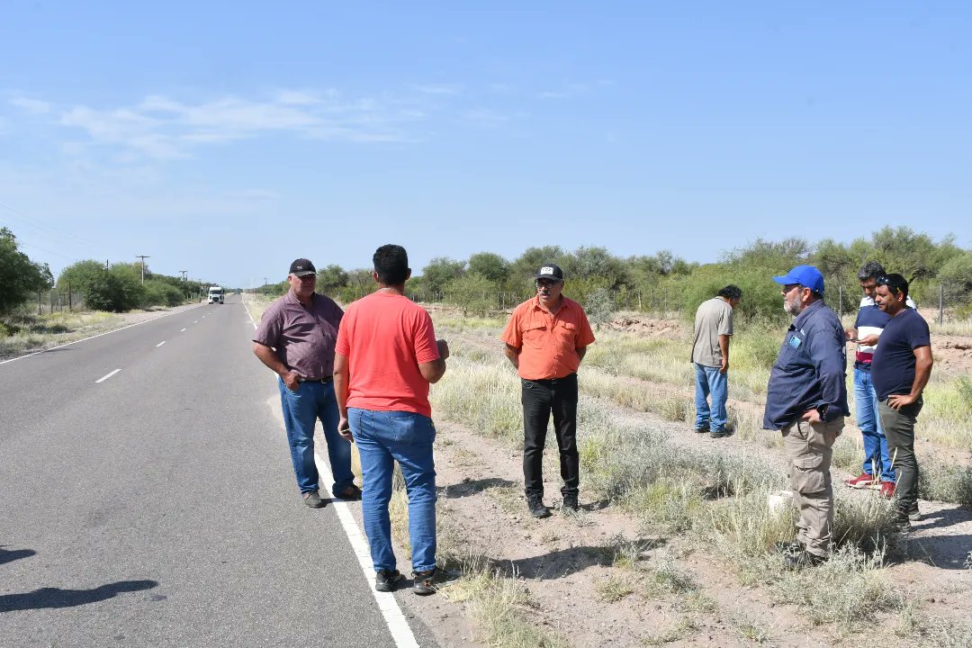 MinAguaYEnergia's tweet photo. 💧 #EmergenciaHídrica |

Este lunes comenzaron a desarrollarse las maniobras principales para construir tres nuevas perforaciones y de esta manera incrementar caudales de agua en Chepes . Se espera que el nuevo aporte permita afrontar mejor la sequia que atraviesa la región. https://t.co/rQFYC2lLfN