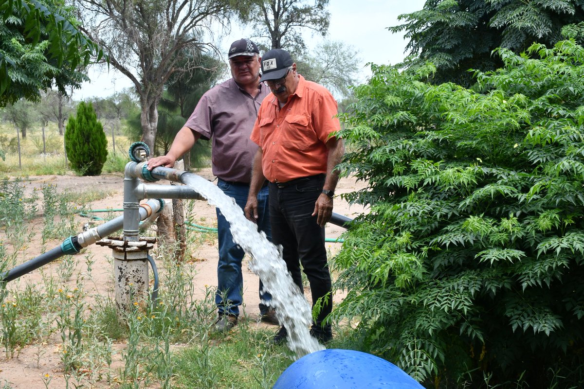 MinAguaYEnergia's tweet photo. También se evaluaron perforaciones existentes para analizar la factibilidad de uso. Se trata de un trabajo articulado entre el gobierno de La Rioja, a través del ministerio de Agua y Energía, junto al municipio de Rosario Vera Peñaloza. https://t.co/KYbn7QrnuZ