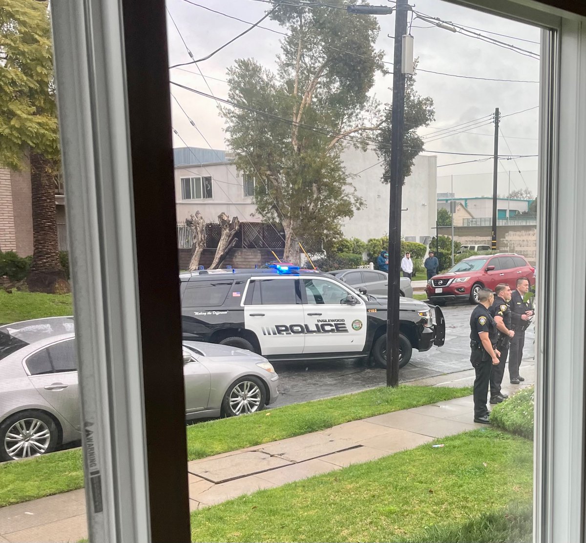Brian_Blank's tweet photo. There is a literal manhunt going on outside my apartment! About 6 squad cars and 8-10 officers looking for someone. 😨 https://t.co/DnXKDieYi2