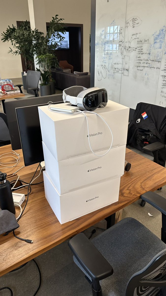 omarwasm's tweet image. Looking to bring on an engineer to come hack on Vision Pro projects in the Studio

What you get:
- full time salary + equity
- dedicated growth/marketing team
- all your expenses covered
- a Vision Pro

Reply if you’re interested