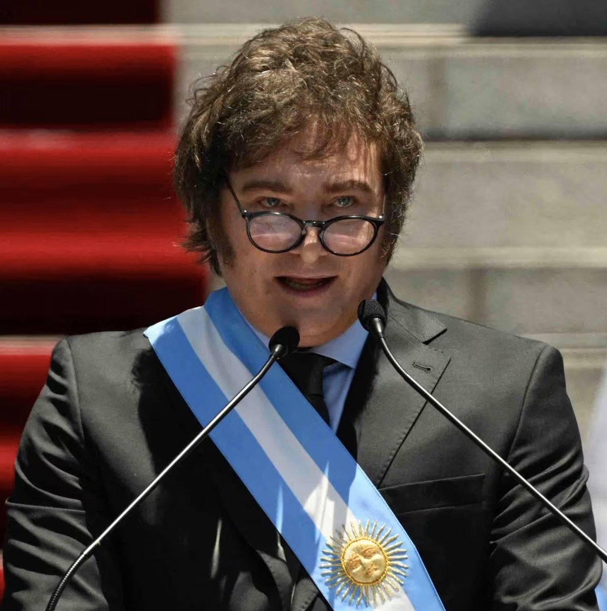 🇦🇷 Buenas noticias | Enero tendrá un superávit fiscal de +1 billón de pesos y ANSES también tendrá un superávit que +500.000 millones.  La motosierra dió resultado y esto recién comienza.