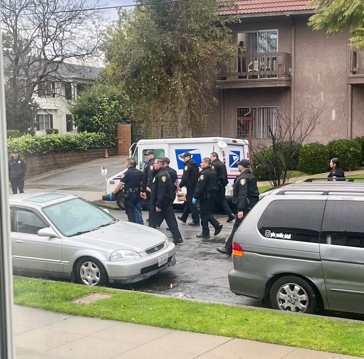 Brian_Blank's tweet photo. UPDATE: The Inglewood Police captured the person they were looking for outside my apartment. Well done IPD! 🚔 https://t.co/VrfLdsuCci
