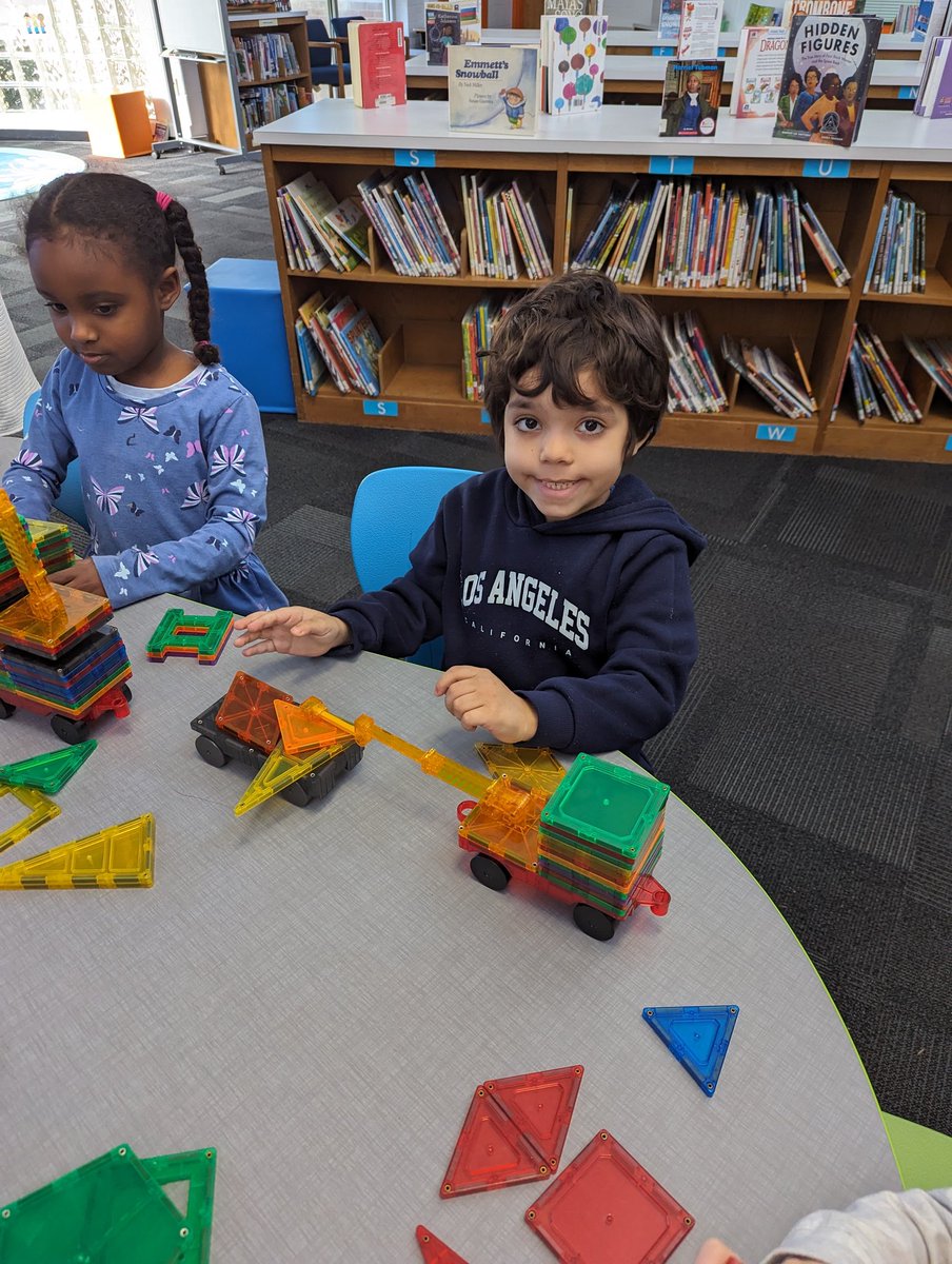 Something I love most about @FairhillLibrary (aside from amazing Read Alouds, cool book recommendations, or research support) is how seamlessly Leslie & Desirae provide opportunities for kids to develop social skills and be creative. These kids had so much fun after storytime!