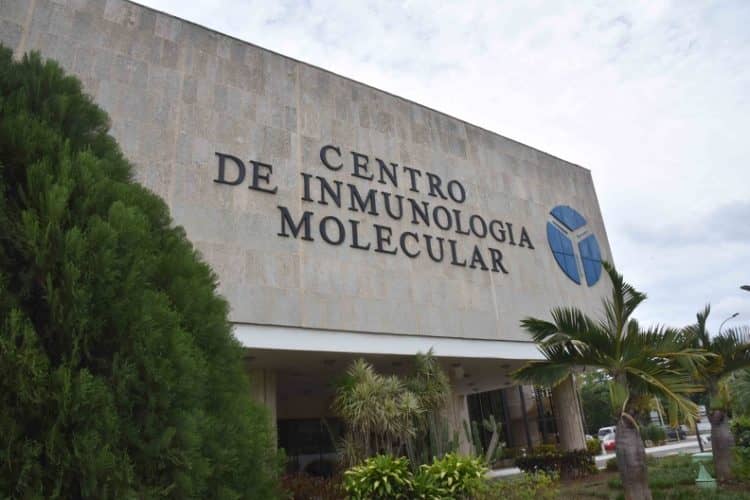 BioCubaFarma's tweet photo. La Administración Nacional de Medicamentos en 🇨🇳, amplió el uso del #Nimotuzumab que ya se empleaba allí para tratar el carcinoma de páncreas y nasofaríngeo a partir de investigaciones de la empresa mixta BPL y el trabajo integrado con los colectivos @cim_cuba y #CIMAB. https://t.co/v4KDY3luzp