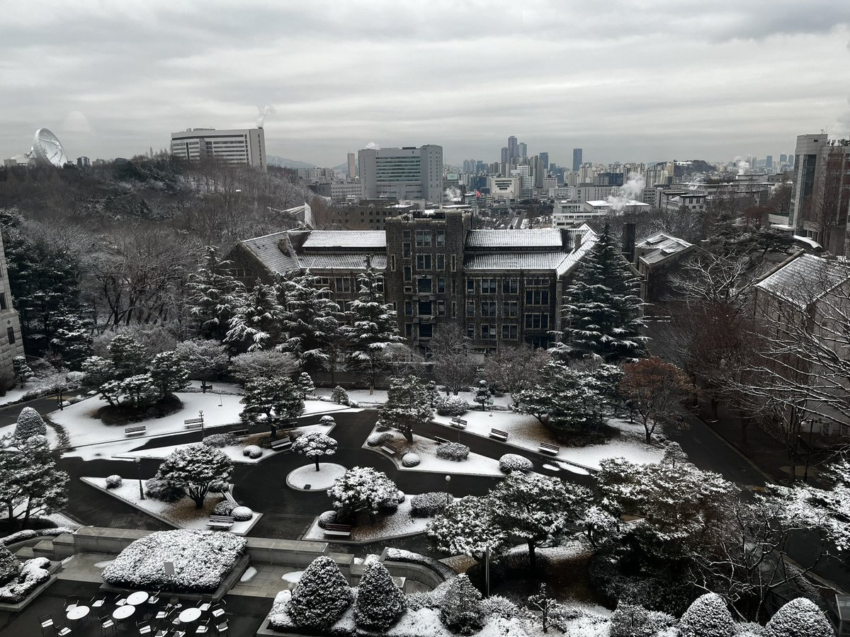 youhahn's tweet photo. A beautiful view from my office @yonsei_u after snow https://t.co/J6KYivmwM2
