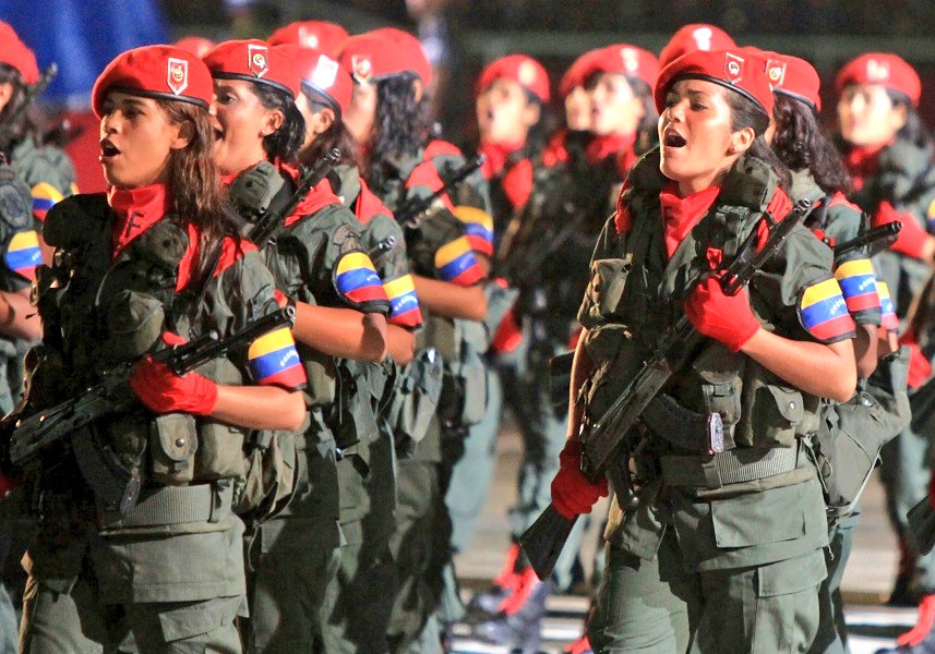 #CISPALDÍA// El #05Feb del 2001 el líder de la Revolución Bolivariana Cmdte. Hugo Chávez reincorpora a la mujer a las filas de la #FANB, gesto que marcó un hito en la historia de la Academia Militar.

#ElEquipoGana

@NicolasMaduro @Milicia_B1 @Mili_laguaira