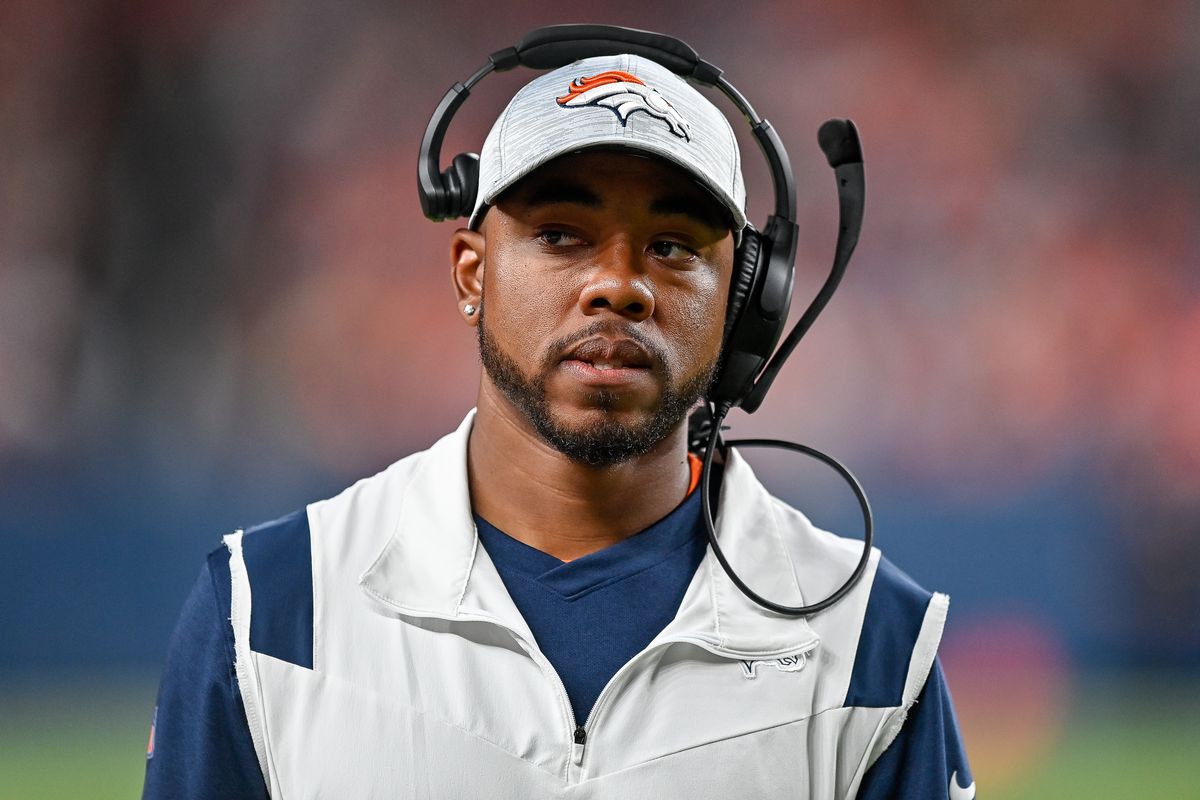 NFL_DovKleiman's tweet photo. 𝗕𝗿𝗲𝗮𝗸𝗶𝗻𝗴: #Broncos DBs coach Christian Parker is expected to leave Denver to take a position on the #Eagles defensive coaching staff, per @DanGrazianoESPN https://t.co/3ku5agDNFy