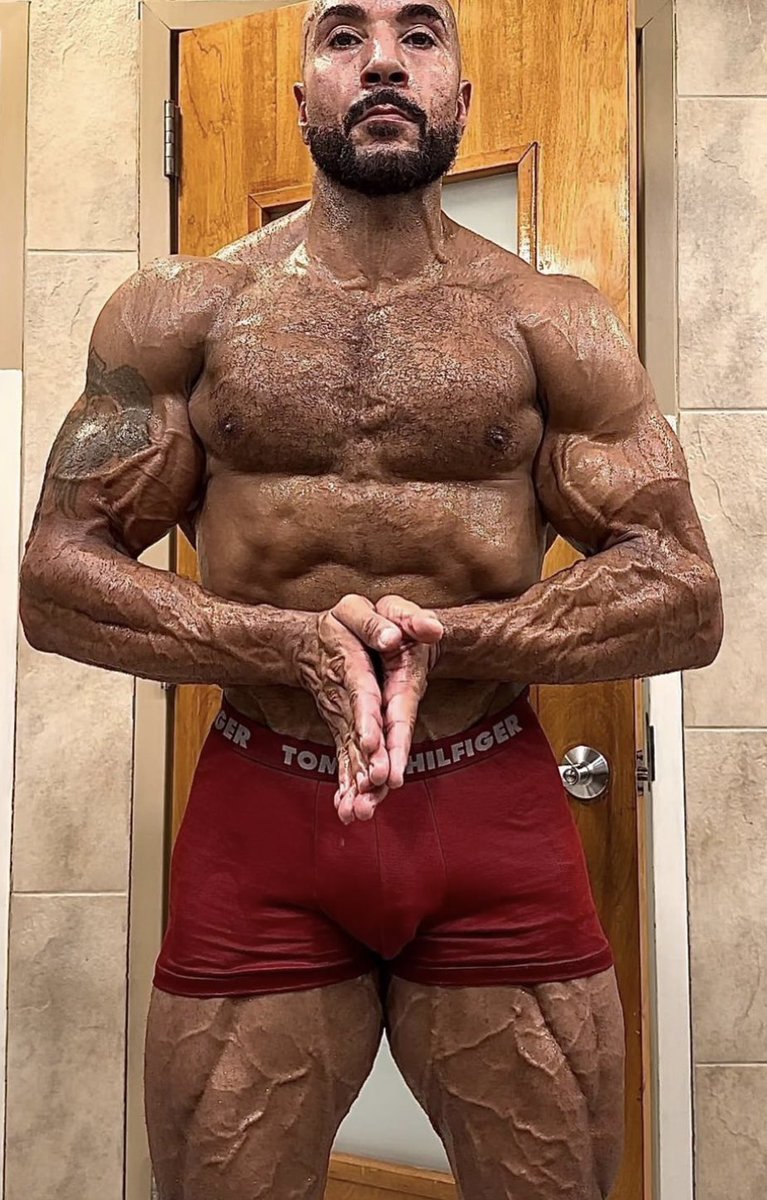 samarfit4ever's tweet photo. I am God. On your kneels you pathetic bitch. https://t.co/Ks6BlqYpMP