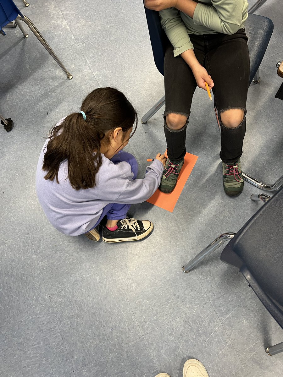 missbrownNC's tweet photo. As a unit opener ignite, today we realized the 6 foot by 3 foot bed was NOT big enough for the queen👑 we discussed why non standard units of measurement are not always accurate! @ParticipateLrng @rhandrewselem https://t.co/1Yg8TkMTkA