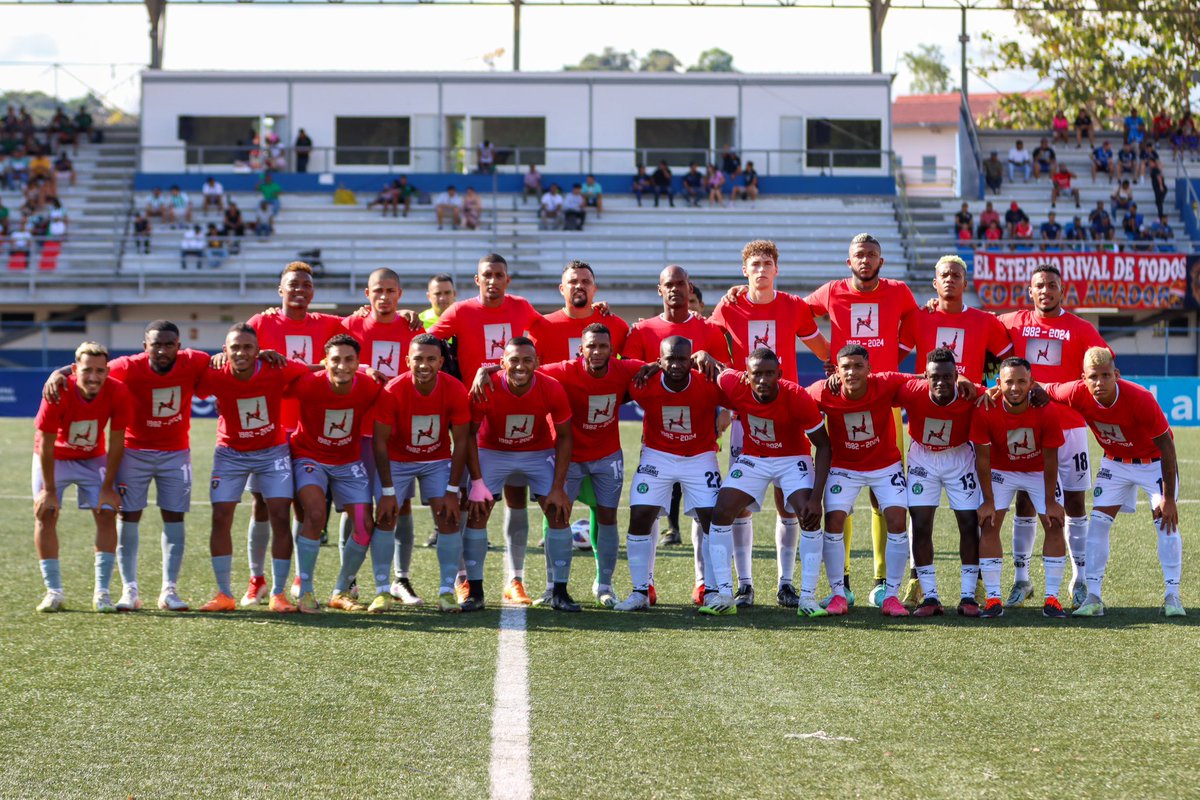 Homenaje, muestra de respeto y admiración a la memoria de Luis ‘Matador’ Tejada, por parte de nuestros agremiados en la última jornada LPF.

Fotos: <a href="/aesportsimages/">AESI | Agencia Fotográfica Deportiva</a> 

#afutpa
