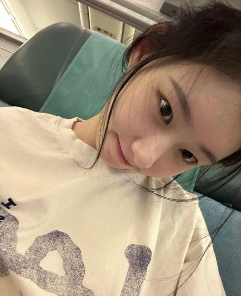 ﾐ (@chaeryeongselca) on Twitter photo 