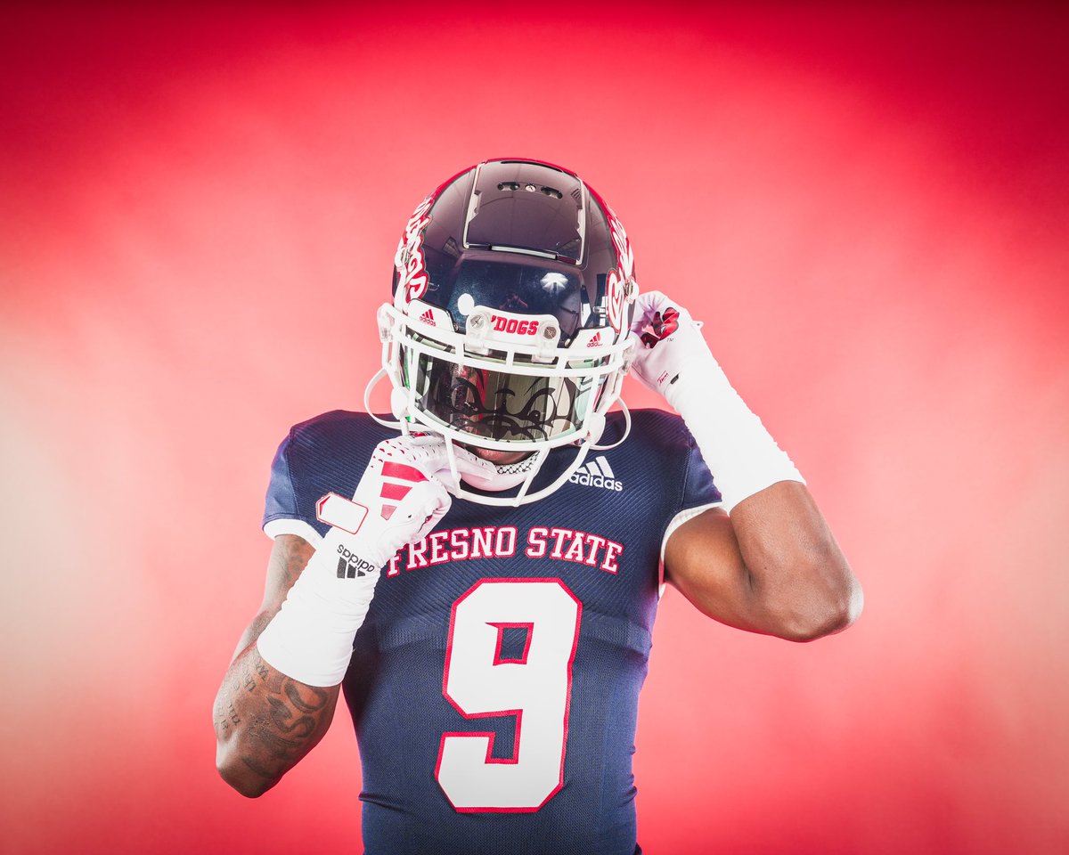Sglil9's tweet photo. LETS GET IT🔥🔥🔥🔥@SSN_FresnoState @coachkevincoyle @CoachJFrank @MasonBehiel @lj_early @coachjoegordon @_CoachJLew @WonderfulTerry @AkiiSmithJr @CoachBencke @SeguinCougarFB @ASeguinTrack @TrueBuzzFB https://t.co/BqJrBXoDwM