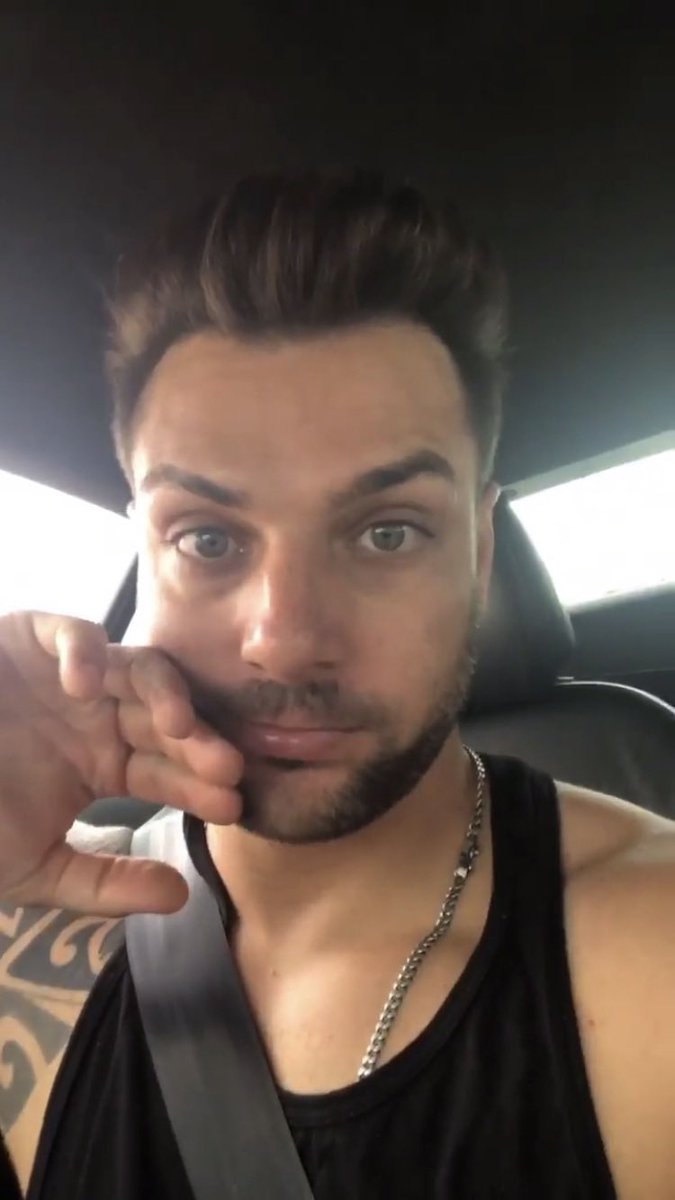 NicoftJaz's tweet photo. Feliz vuelta al sol @NicolaPorcella , te queremos mucho y te apoyamos siempre Nico! que sigan los éxitos, y que Dios siga bendiciendote con trabajo, salud y mucho amor familiar. 🎊🎉🍾 https://t.co/faPYNpne0v