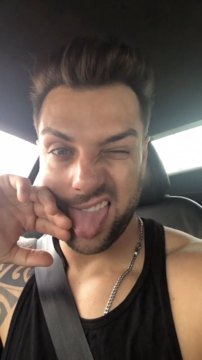 NicoftJaz's tweet photo. Feliz vuelta al sol @NicolaPorcella , te queremos mucho y te apoyamos siempre Nico! que sigan los éxitos, y que Dios siga bendiciendote con trabajo, salud y mucho amor familiar. 🎊🎉🍾 https://t.co/faPYNpne0v