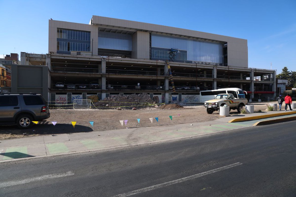 AlfonsoMtz_Mx's tweet photo. 🏢 ¡Trabajamos cada día para que en el Centro Administrativo realices todos tus trámites en un solo lugar!
#MoreliaBrilla ✨ 
#MoreliaEnExpansión 🏗 https://t.co/t47Ab3aBcJ