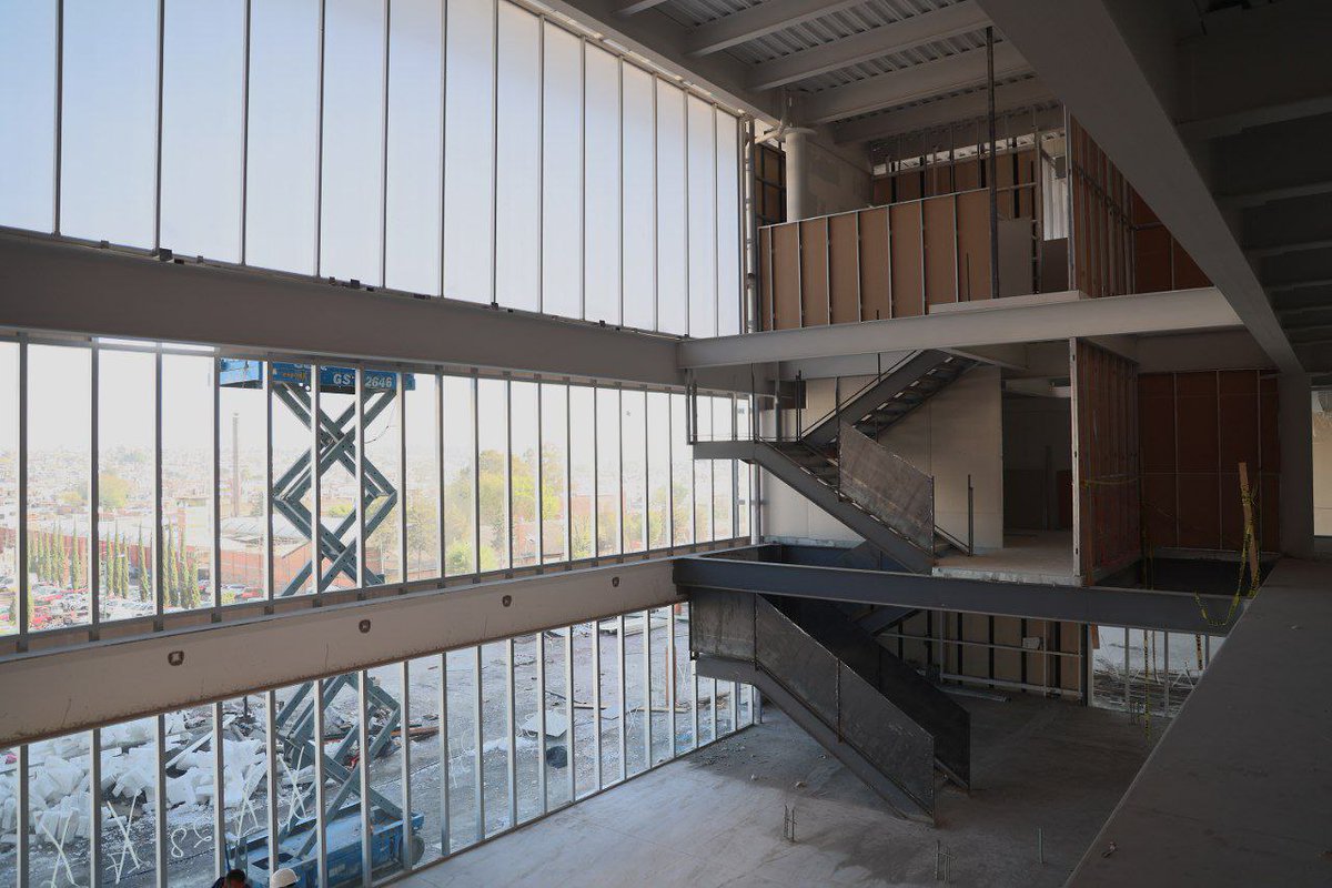AlfonsoMtz_Mx's tweet photo. 🏢 ¡Trabajamos cada día para que en el Centro Administrativo realices todos tus trámites en un solo lugar!
#MoreliaBrilla ✨ 
#MoreliaEnExpansión 🏗 https://t.co/t47Ab3aBcJ