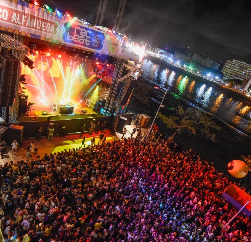 manguetownrev's tweet photo. Se você é como nós, já deve estar explodindo de ansiedade para curtir a programação do Carnaval de Recife!

E cá entre nós, o Rec-Beat tá gerando demais esse ano, visse? Vem ver os nomes pernambucanos presentes no festival! Segue o fio! 🧶

#Manguetown #CarnavaldoRecife #RecBeat https://t.co/ttnMUcvCaN