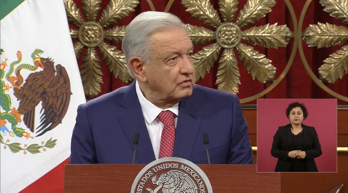 dinomadridmx's tweet photo. Esta es la lista completa de 20 reformas que el presidente López Obrador ha enviado a la Cámara de Diputados. 

◼️ Reconocer a los pueblos y comunidades indígenas, y pueblos afromexicanos como sujetos de derechos públicos; dotarlos de legitimidad jurídica.

◼️ Reafirmar el derecho a la pensión de los adultos mayores a partir de los 65 años, y aumentar el monto año con año, lo mismo para personas con discapacidad.

◼️ Otorgar becas a todos los estudiantes de familias pobres.

◼️ Acceso a la salud pública.

◼️ Que los trabajadores sean dueños de sus viviendas. 

◼️ Prohibir el maltrato animal en todo el país. 

◼️ Prohibir el fracking, el maíz transgénico, la minería a cielo abierto y no otorgar concesiones mineras.

◼️ Hacer respetar las zonas de escasez de agua y solo autorizar concesiones para uso doméstico. 

◼️ Prohibir el comercio de vapeadores y drogas químicas como el fentanilo; penalizar la extorsión que realiza la delincuencia organizada y la de cuello blanco a través de las "factureras".

◼️ Salario mínimo que crezca siempre a la par de la inflación.

◼️ Salarios de maestros, policías, guardias nacionales no serán menores al promedio registrado ante el IMSS. 

◼️ Echar atrás las reformas a las pensiones aprobadas por Ernesto Zedillo y Felipe Calderón.

◼️ Garantizar el derecho a la educación y al trabajo. 

◼️ Campesinos que quieran sembrar árboles frutales podrán contar con un jornal justo; se mantendrán precios de garantía y se continuará entregando fertilizante gratuito.

◼️ Se utilizarán para trenes de pasajeros los 18 mil kilómetros de vías, concesionados en epoca de Ernesto Zedillo para transporte de carga; el Gobierno deberá garantizar el acceso a internet, además de que se le devolverá a la CFE su carácter de empresa pública y estratégica. 

◼️ Reducción de gastos a campañas y partidos polìticos, reducción de regidores, que se evite el uso de grandes estructuras electorales; eliminar los plurinominales; Diputados: 300; Senado: 64. 

Tanto consejeros como magistrados electorales serán electos por voto popular. 

◼️ Integrantes del Poder Judicial serán electos de manera directa por el pueblo.

◼️ Que la Guardia Nacional se adscriba a la SEDENA.

◼️ Convertir la austeridad republicana en política de Estado.

◼️ Eliminación de los órganos autónomos los cuales considera «elitistas  y autónomos del pueblo, no de la oligarquía».