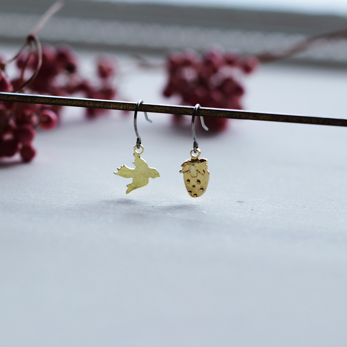 thuthu_note's tweet image. Creemaのメルマガ特集【実るいちごと小鳥たち】に
掲載されました！🍓🐦

creema.jp/feature/192?ut…