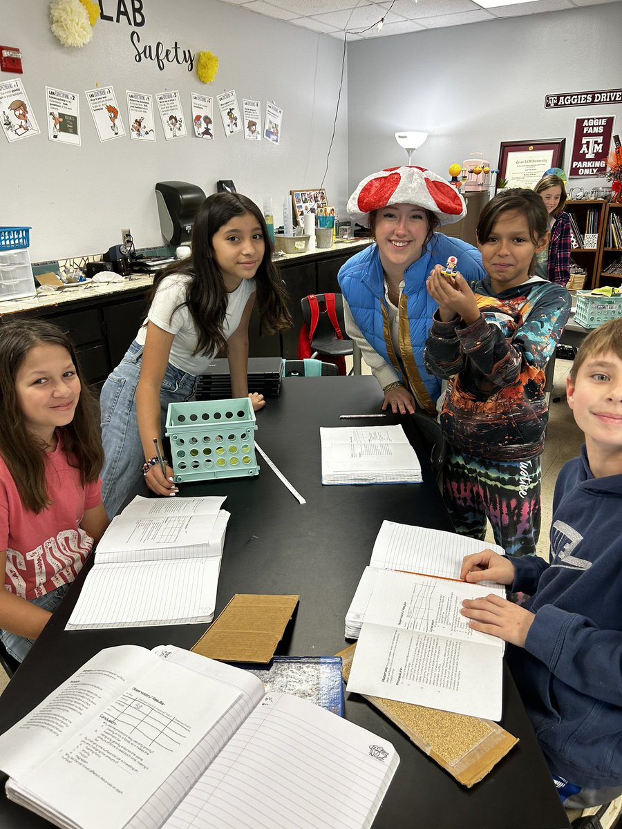 Mrs. Jones tweet media