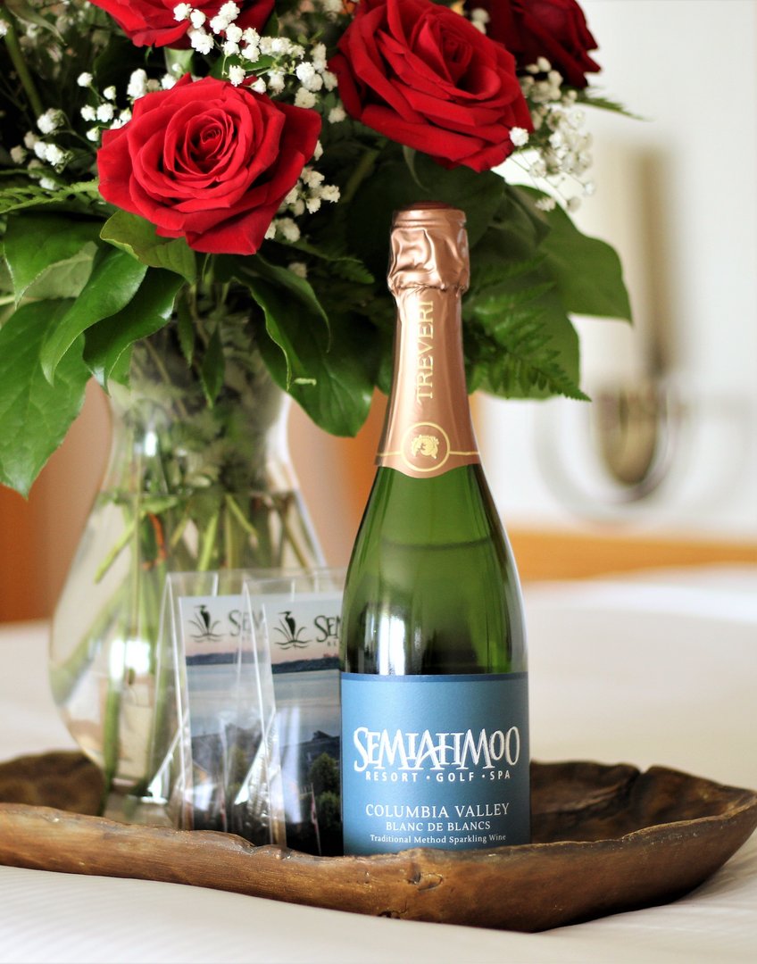 Love is in the air at Semiahmoo...

Our tip: Surprise your person with fresh flowers, a bottle of bubbly, and gourmet s'mores in your room upon arrival! 🍾