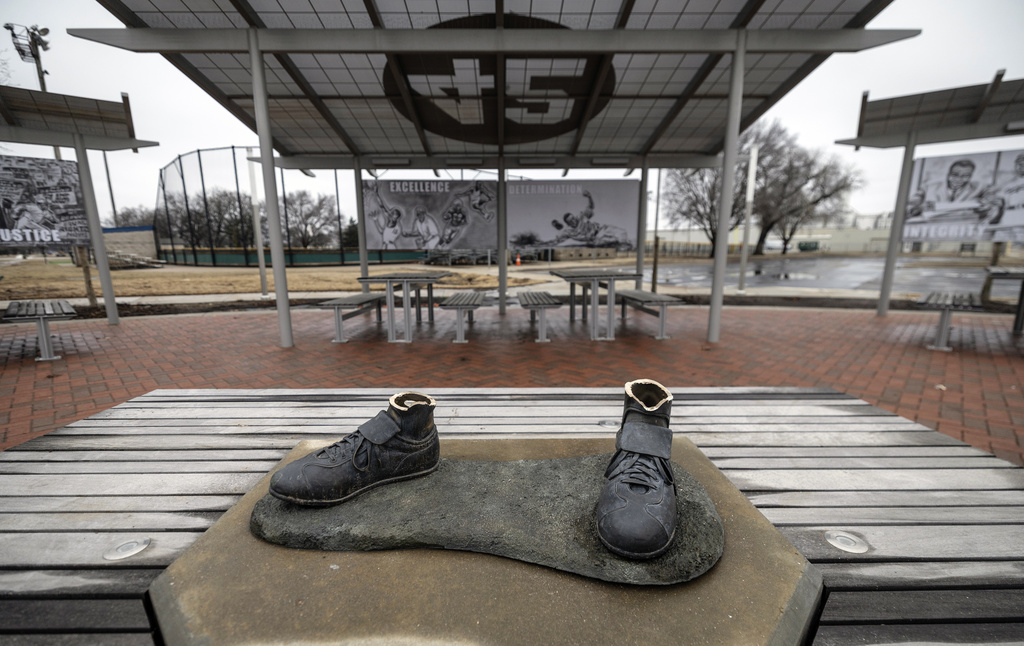 Public rejects hate after desecration of Jackie Robinson statue in KS. The latest commentary from @RoweReport at the @seattletimes. bit.ly/3Ss08sk