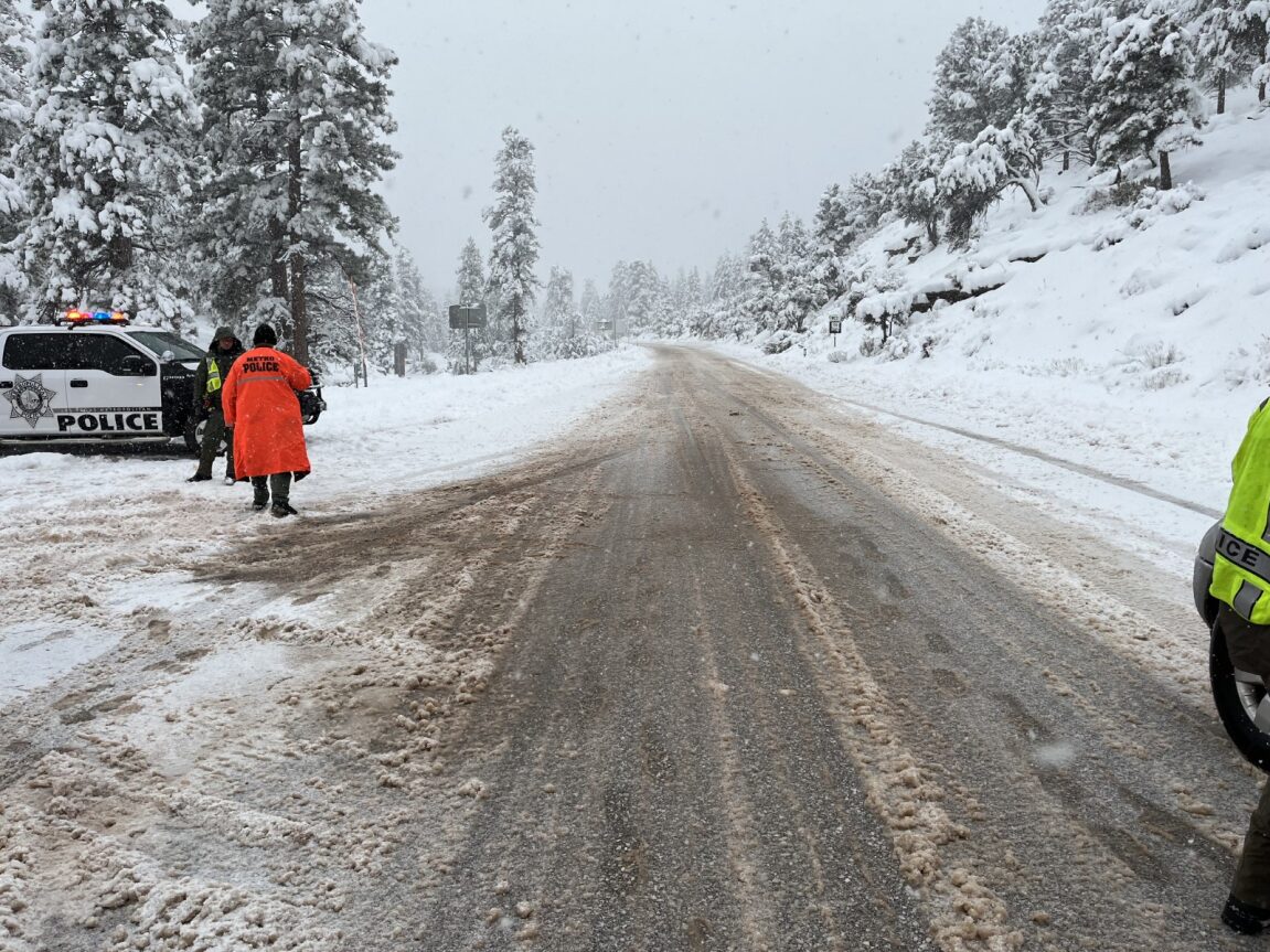 ❄️Mt Charleston update: NDOT crews are working hard to keep the roads clear for first responders and mountain residents. 

🛑Reminder: SR-156/Lee Canyon Rd remains closed to all at US 95 -- SR-157/Kyle Canyon Rd is only open to residents of mountain communities.