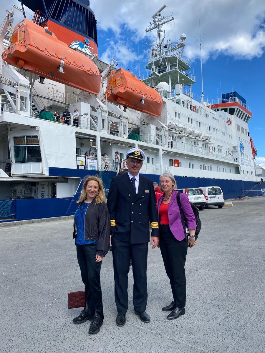 Welcome on board🇩🇪RV #Polarstern! Yesterday, 80 distinguished guests &amp; our partners attended the reception, after receiving an exclusive tour of the research ship. The guests took the opportunity to discuss ways to further strengthen bilateral research cooperation between🇩🇪&amp;🇦🇺1/2