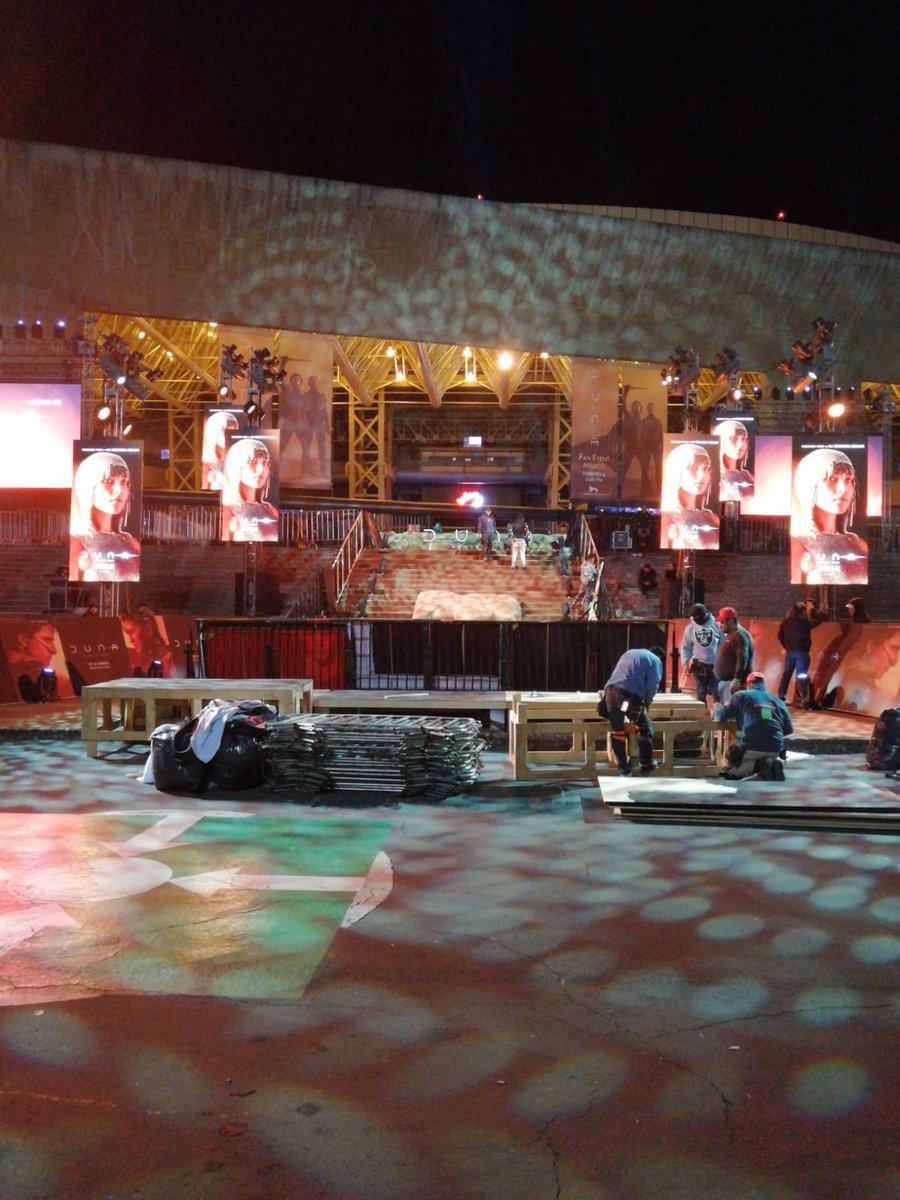 dunemex_'s tweet image. Así se ve en estos momentos el @AuditorioMx , montando todo para el #FanEvent y Premiere de #Duna2

#DunePartTwo
